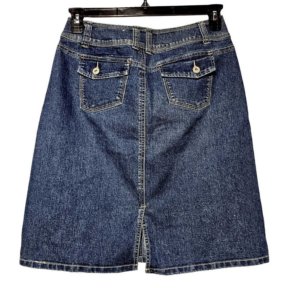 Dressbarn Women's Blue Denim A-Line Knee Length Skirt Size 4 Flap Back‎ Pocket